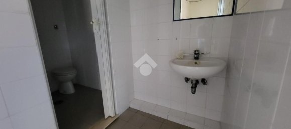 140m² Commercial property in Pomezia, Italy No. 225593 38