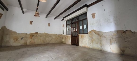 140m² Commercial property in Pomezia, Italy No. 225593 2