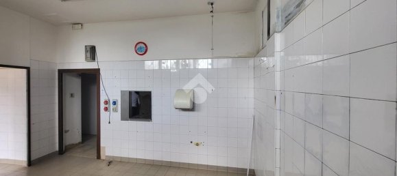 140m² Commercial property in Pomezia, Italy No. 225593 27