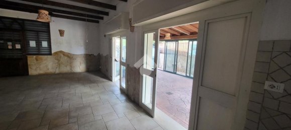 140m² Commercial property in Pomezia, Italy No. 225593 29