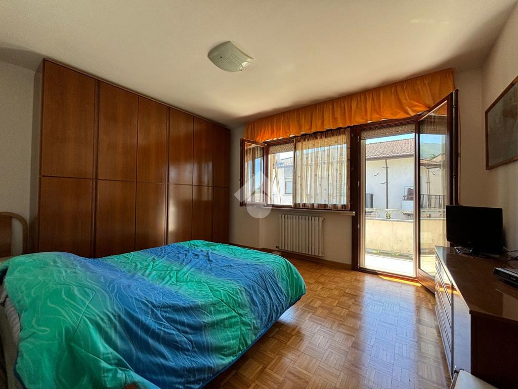 Casa T4 em Gualdo Tadino, Italy N.º 272087