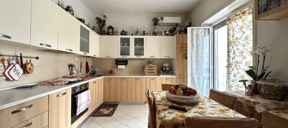 3 rooms Apartment in Rome, Italy No. 36703 7