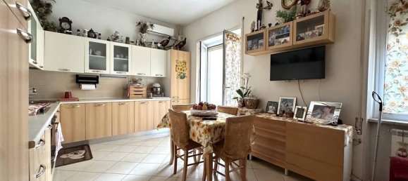 3 rooms Apartment in Rome, Italy No. 36703 12