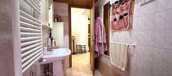 3 rooms Apartment in Rome, Italy No. 36703 23