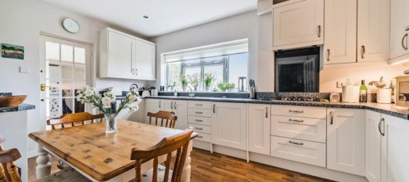 4 bedrooms House in Hadley Highstone, United Kingdom No. 6467 3