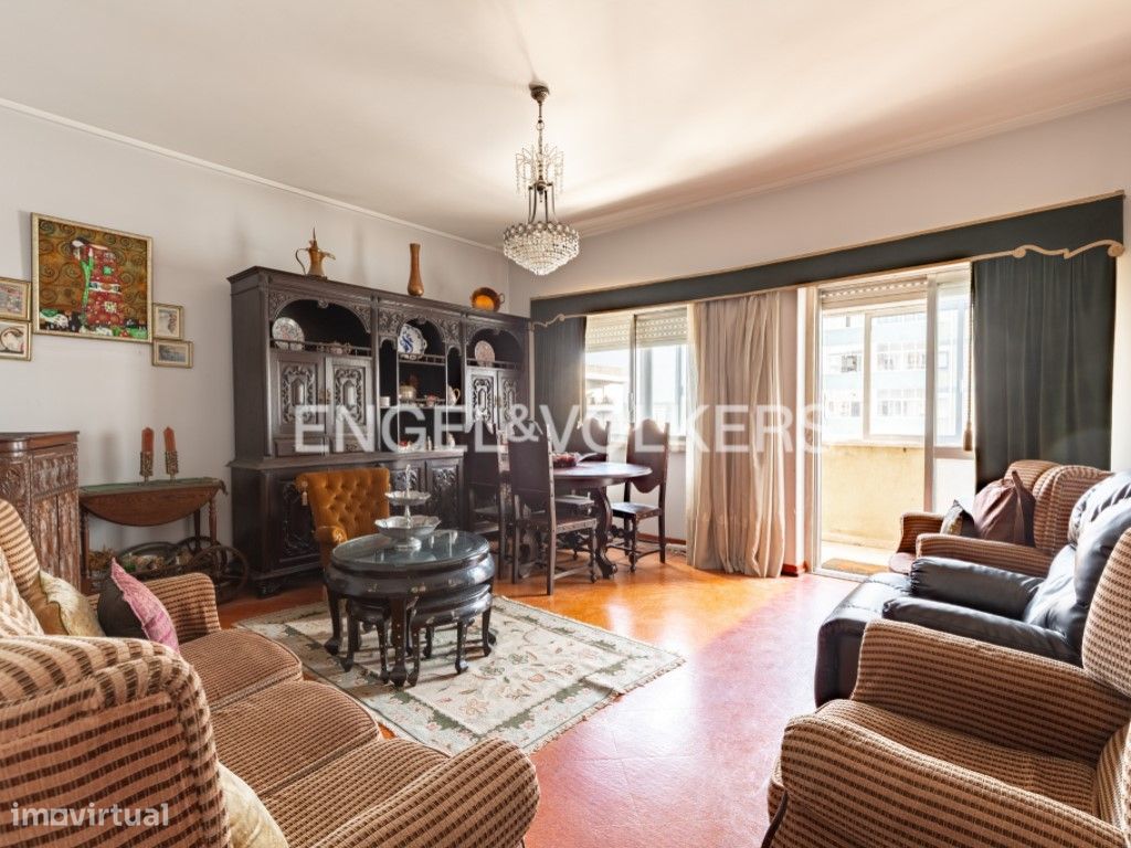 4 bedrooms Apartment in Lisbon, Portugal No. 239231