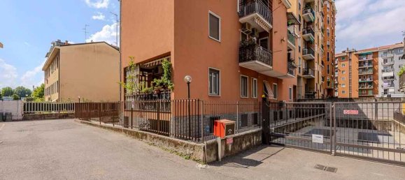 2 rooms Apartment in Cinisello Balsamo, Italy No. 330359 15