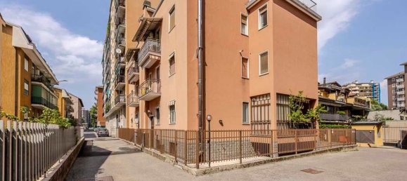 2 rooms Apartment in Cinisello Balsamo, Italy No. 330359 16
