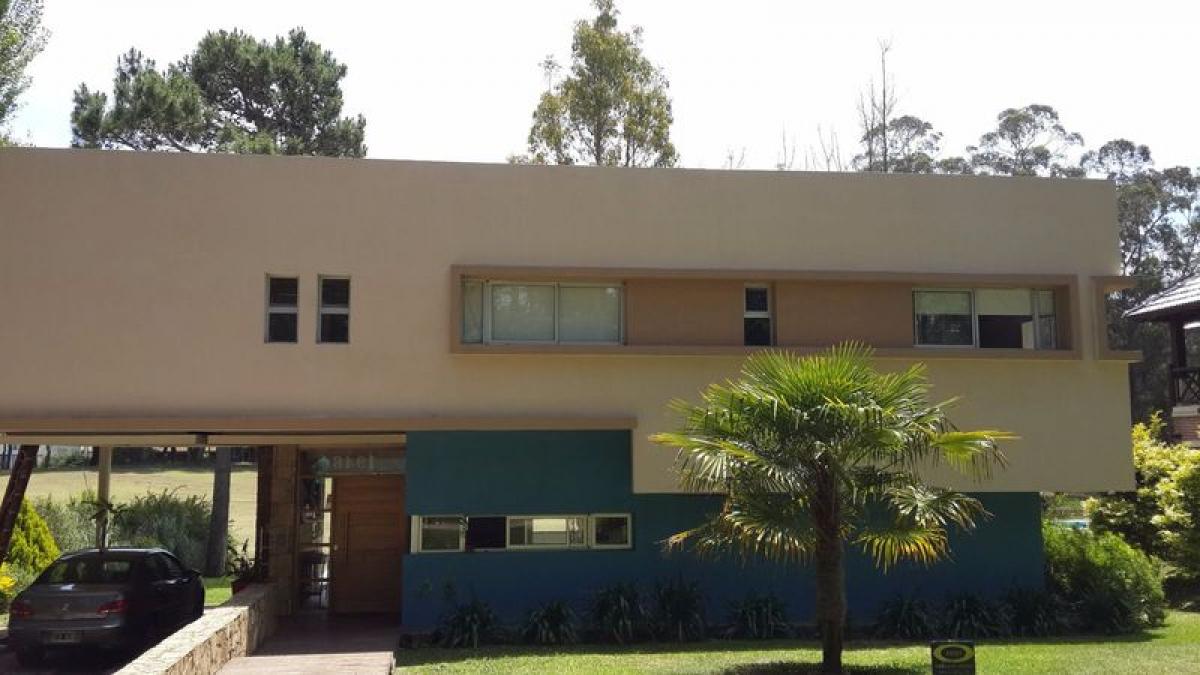 4 bedrooms House in Mar del Plata, Argentina No. 101216