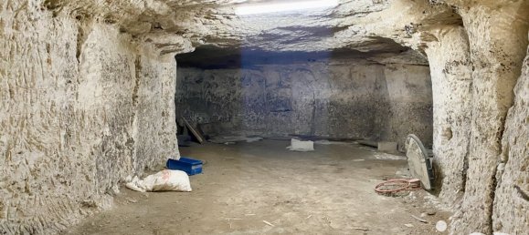 3 bedrooms House in Luynes, France No. 349789 9