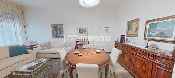 Apartamento de 3 habitaciónes en Bergamo, Italy No. 233040 4