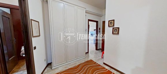 Apartamento de 3 habitaciónes en Bergamo, Italy No. 233040 10