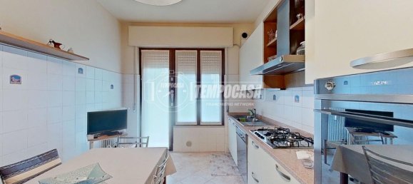 Apartamento de 3 habitaciónes en Bergamo, Italy No. 233040 2