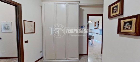 Apartamento de 3 habitaciónes en Bergamo, Italy No. 233040 9