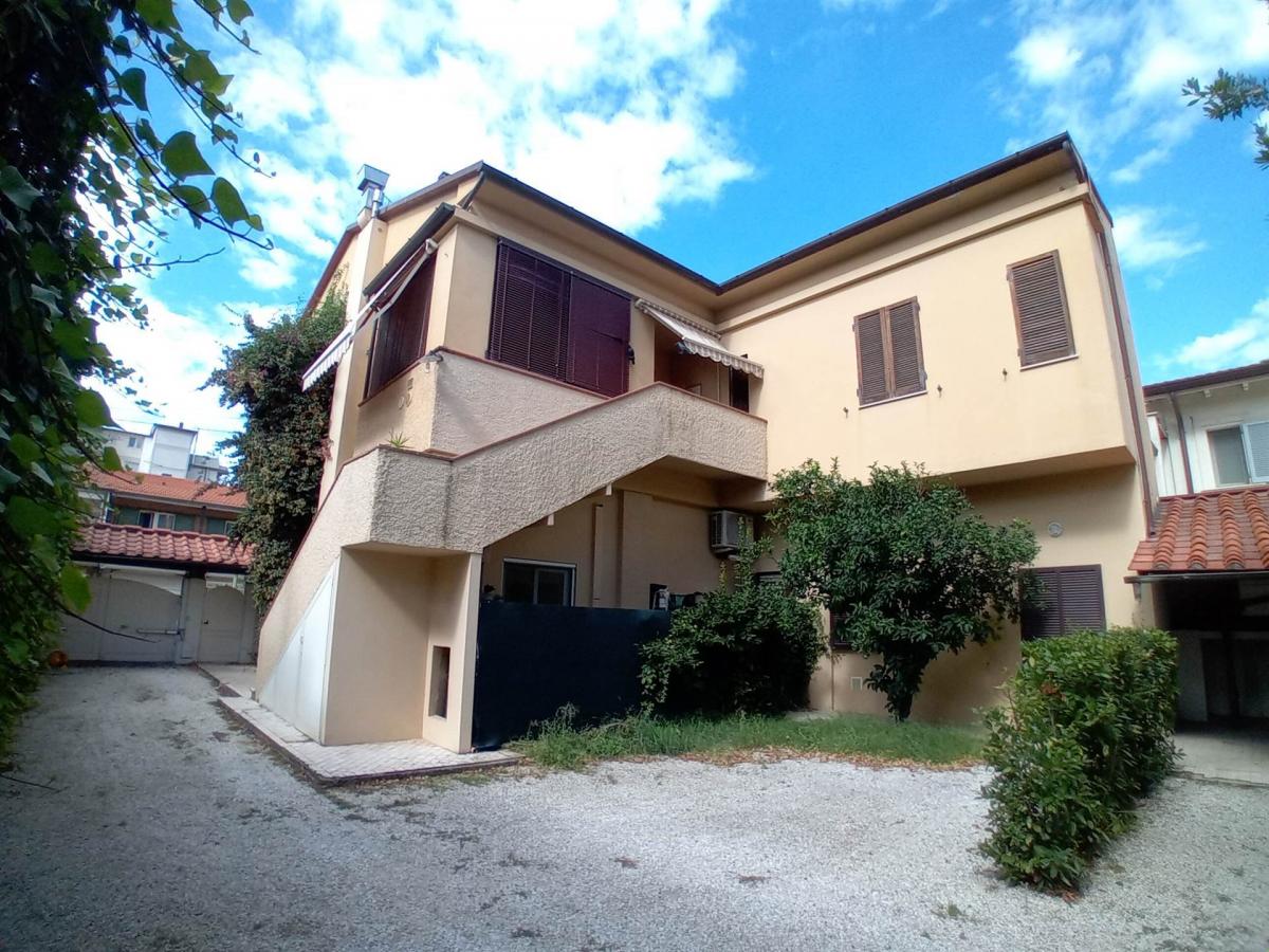 2 Schlafzimmer Wohnung in Pietrasanta, Italy, Nr. 1337
