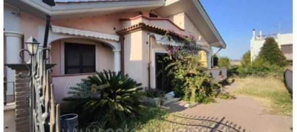 Apartamento de 6 habitaciónes en Ardea, Italy No. 12460 6