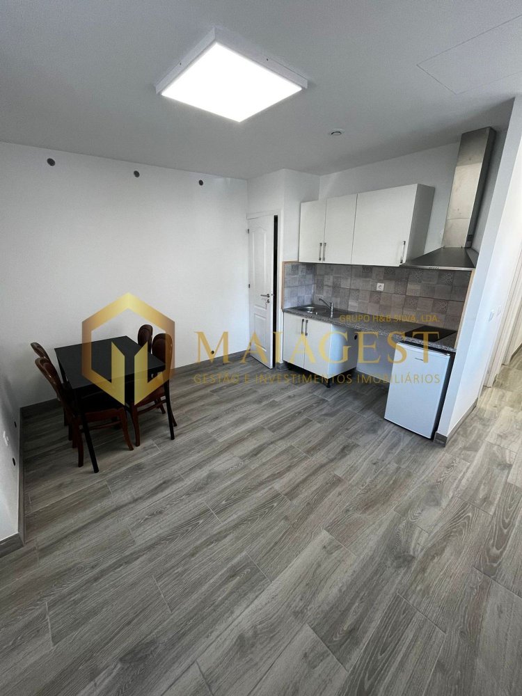 300m² Building in Vila Nova de Gaia, Portugal No. 81695