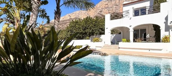 5 bedrooms Villa in Alicante, Spain No. 170306 2