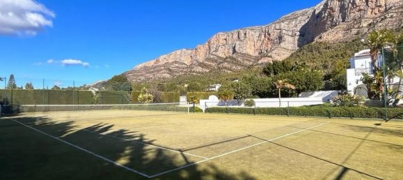 5 bedrooms Villa in Alicante, Spain No. 170306 3