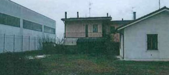 4 bedrooms Villa in Viadana, Italy No. 381824 3