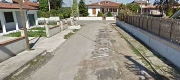 4 bedrooms Villa in Viadana, Italy No. 381824 12