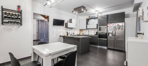 3 Schlafzimmer Haus in Castelvetro di Modena, Italy, Nr. 77483 16