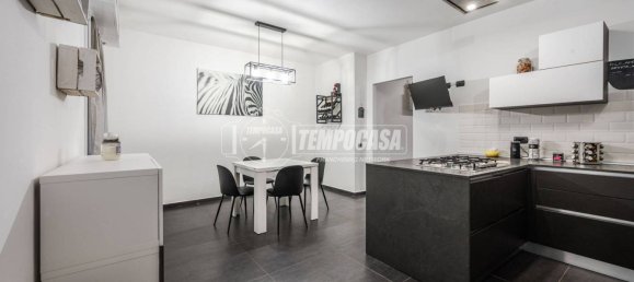 3 Schlafzimmer Haus in Castelvetro di Modena, Italy, Nr. 77483 12