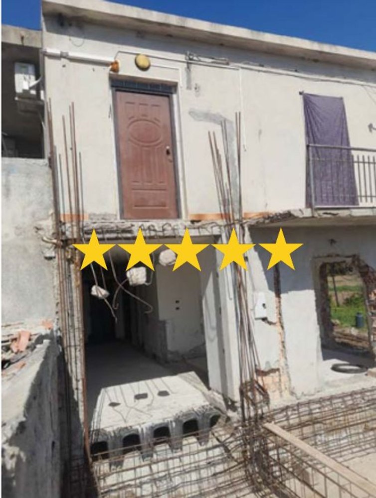 Apartamento de 7 habitaciónes en Brancaleone, Italy No. 187400