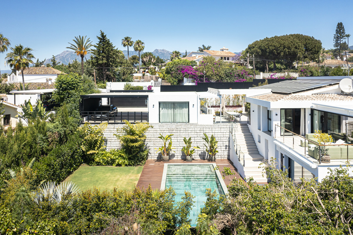 Villa de 5 dormitorios en Marbella, Spain No. 41231