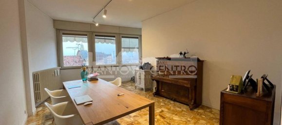 5-salle Penthouse à Mantua, Italy No. 246664 9