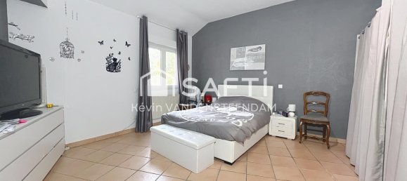 5 bedrooms House in Santes, France No. 157079 4