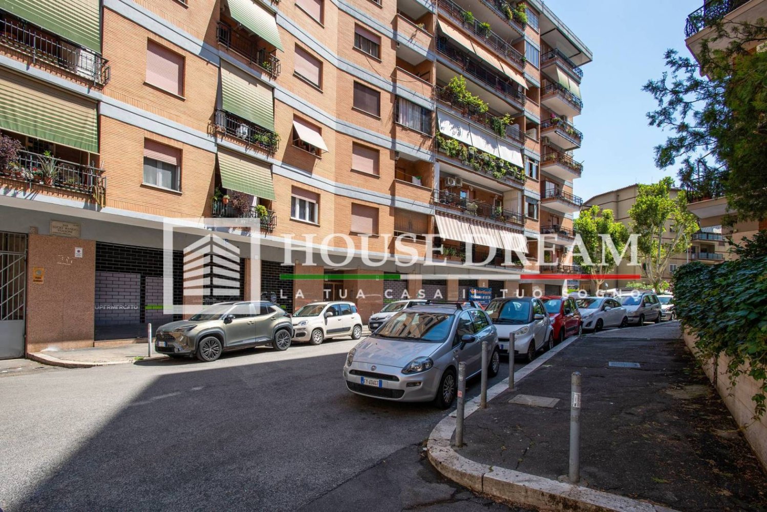 3 bedrooms Apartment in Rome, Italy No. 321428