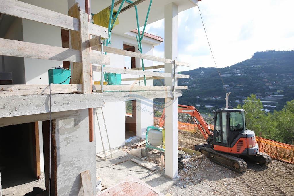 Villa de 5 habitaciónes en Camporosso, Italy No. 163860