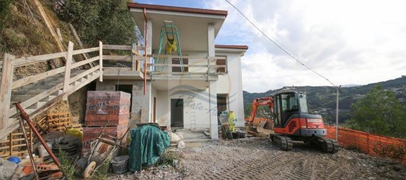 Villa de 5 habitaciónes en Camporosso, Italy No. 163860 2