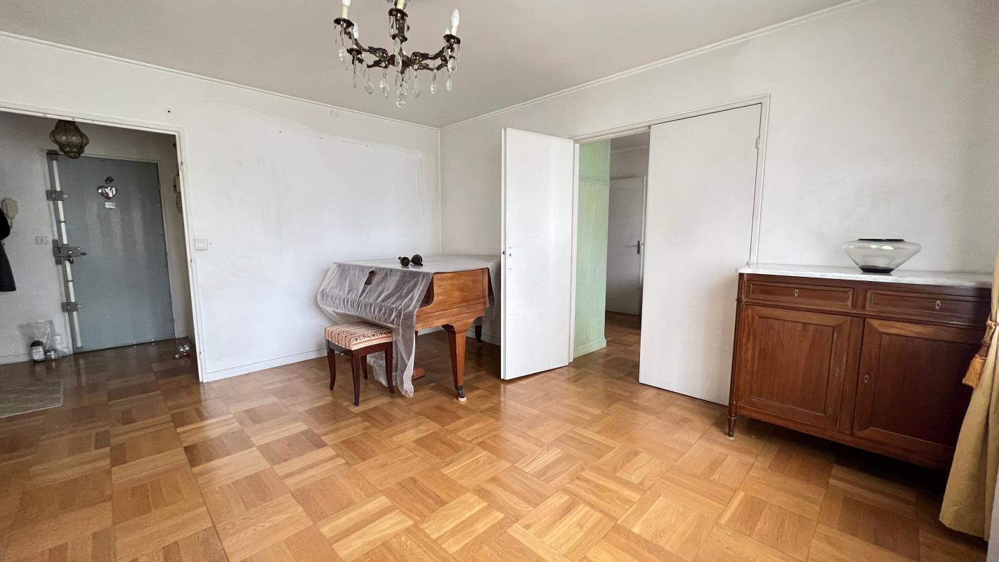 3 chambres Appartement à Neuilly-sur-Marne, France No. 181006