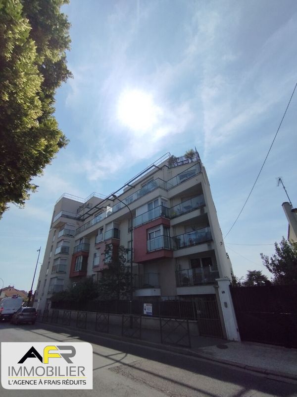 Apartamento de 3 dormitorios en Argenteuil, France No. 164554