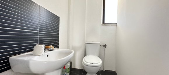 87m² Garage in Almada, Portugal No. 73140 11