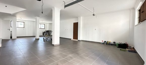 87m² Garage in Almada, Portugal No. 73140 9
