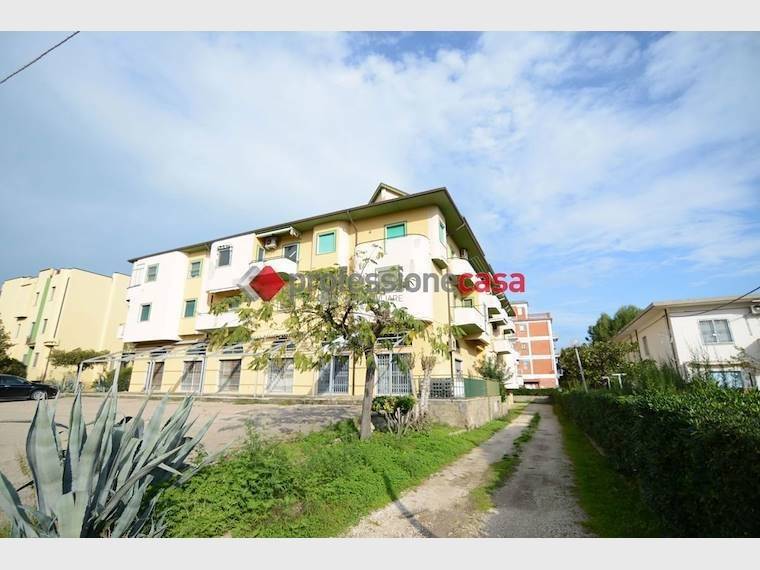 3 bedrooms Apartment in Campomarino, Italy No. 198927