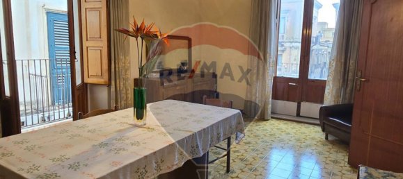 Casa de 3 dormitorios en Giarre, Italy No. 362012 2