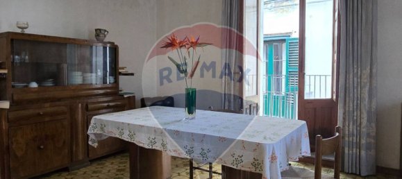 Casa de 3 dormitorios en Giarre, Italy No. 362012 8