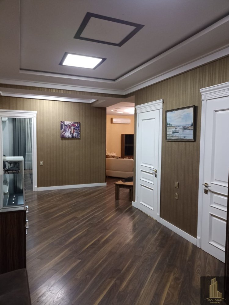 Квартира с 4 спальнями в Насиминский район, Азербайджан № 2210