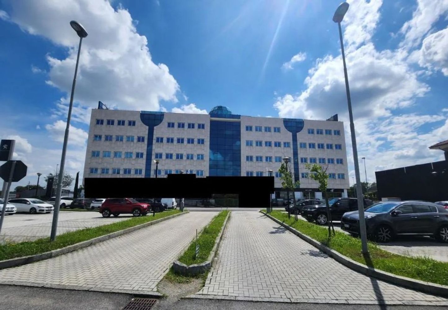654m² Office in Concorezzo, Italy No. 359771