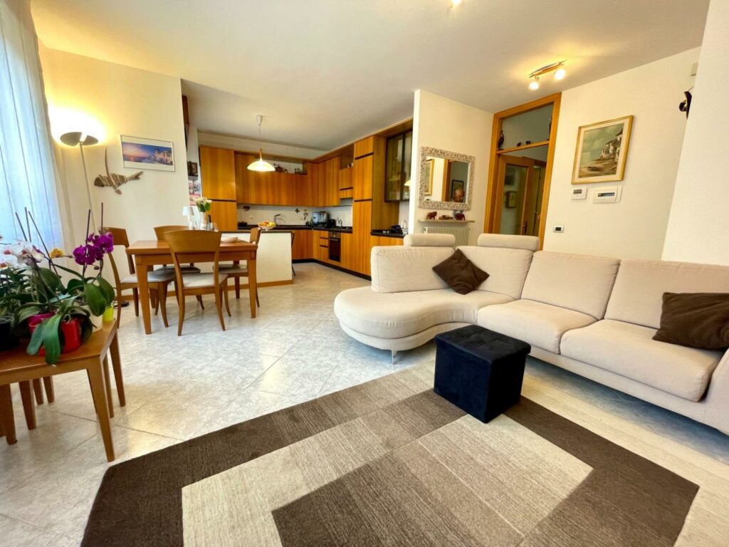 3 bedrooms Apartment in Udine, Italy No. 300504