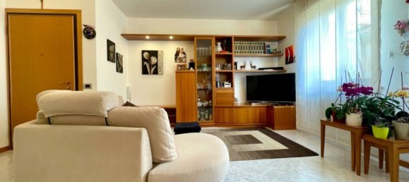 3 bedrooms Apartment in Udine, Italy No. 300504 7