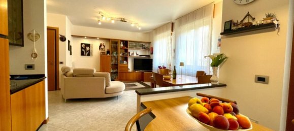 3 bedrooms Apartment in Udine, Italy No. 300504 2