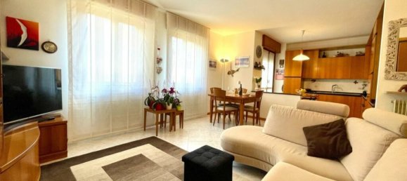 3 bedrooms Apartment in Udine, Italy No. 300504 6