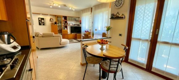 3 bedrooms Apartment in Udine, Italy No. 300504 9