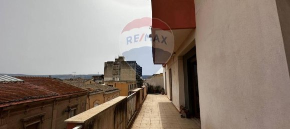 Apartamento de 6 habitaciónes en Vittoria, Italy No. 3136 2