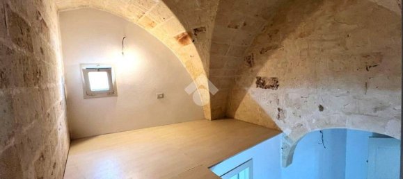 Дом с 3 спальнями в Мезанье, Италия № 59198 10